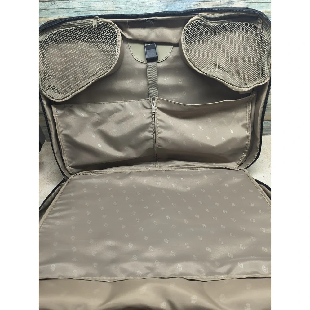 American Tourister Garment Bag Green Nylon Shoulder Strap and Blank Luggage Tag